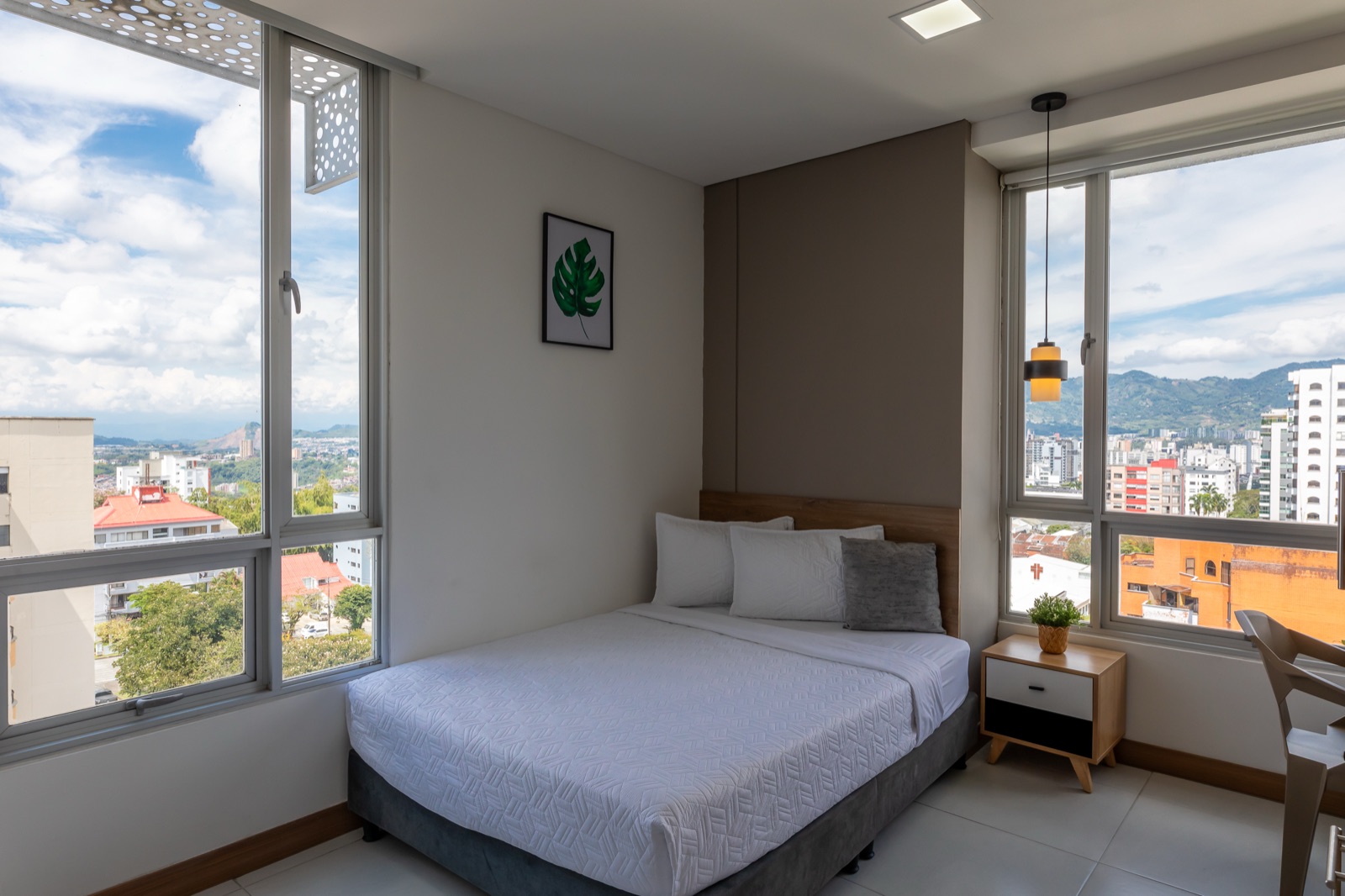 Habitación de Plaza U con vista panorámica de Pereira