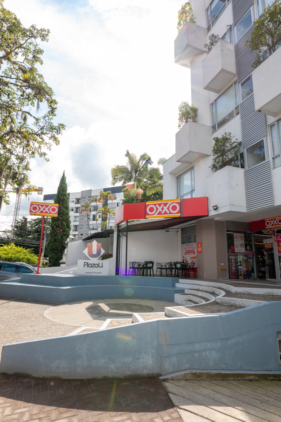 Entrada del edificio Plaza U en Pereira